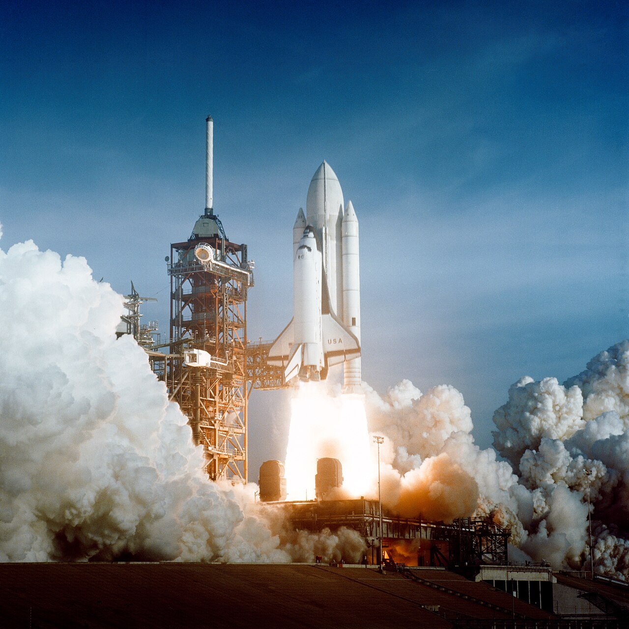 Primer lanzamiento del transbordador espacial Columbia